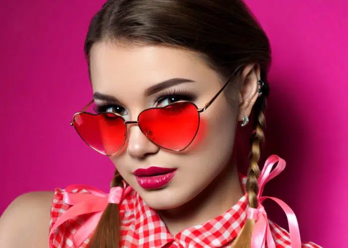 6 trucuri de make-up care te vor ajuta daca porti ochelari de vedere